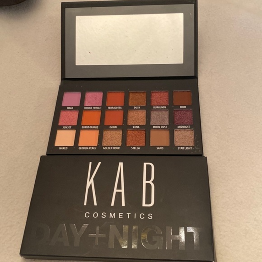 KAB‎ Cosmetics eyeshadow palette